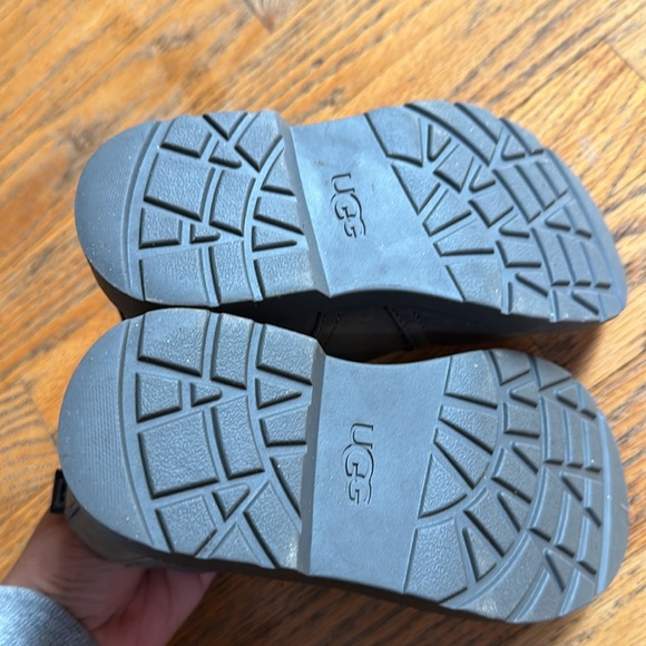 Size 11 toddler ugg boots in grey.  Cute and durable, in great shape - Picture 3 of 4